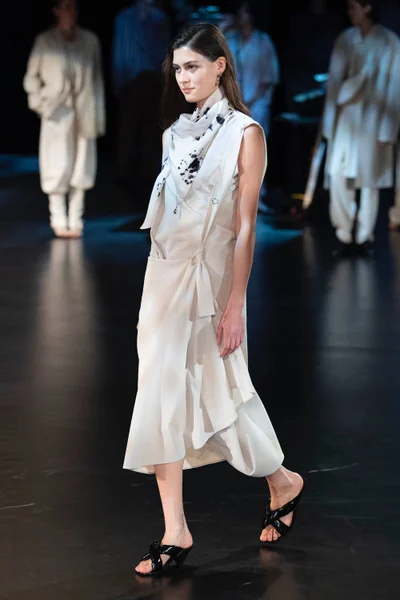 Look 25
